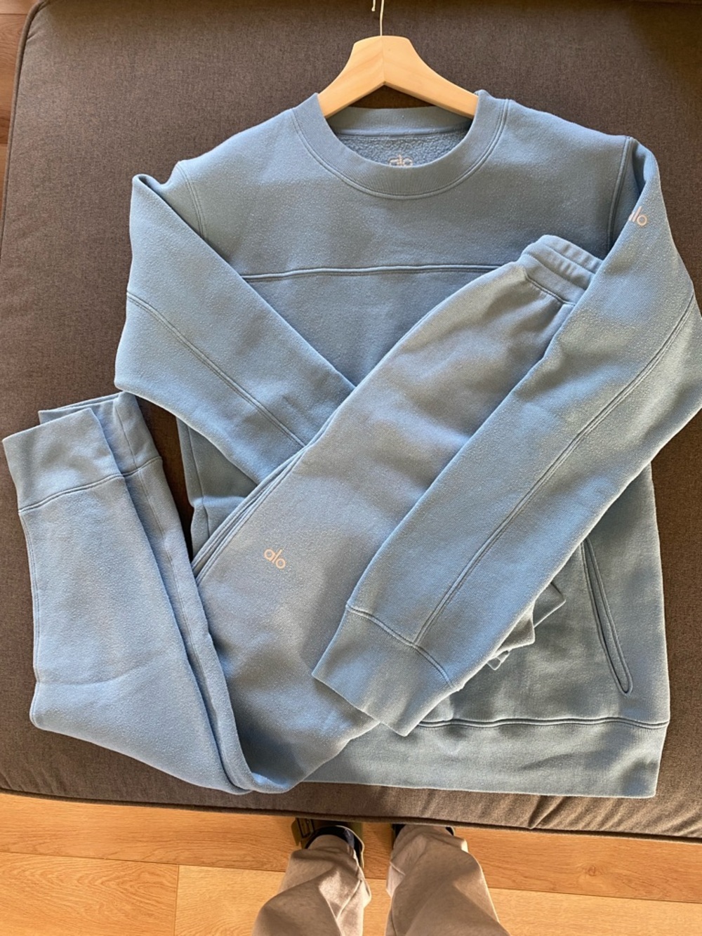 ALO Yoga Light Blue Crewneck Sweatshirt & Joggers Set size S